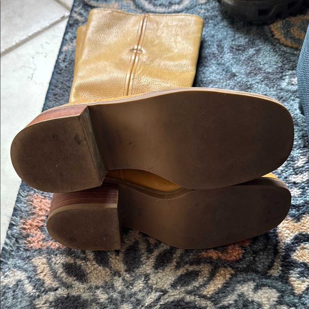Amanda Smith Yellow Heeled Boots Sleek Design - Picture 3 of 5